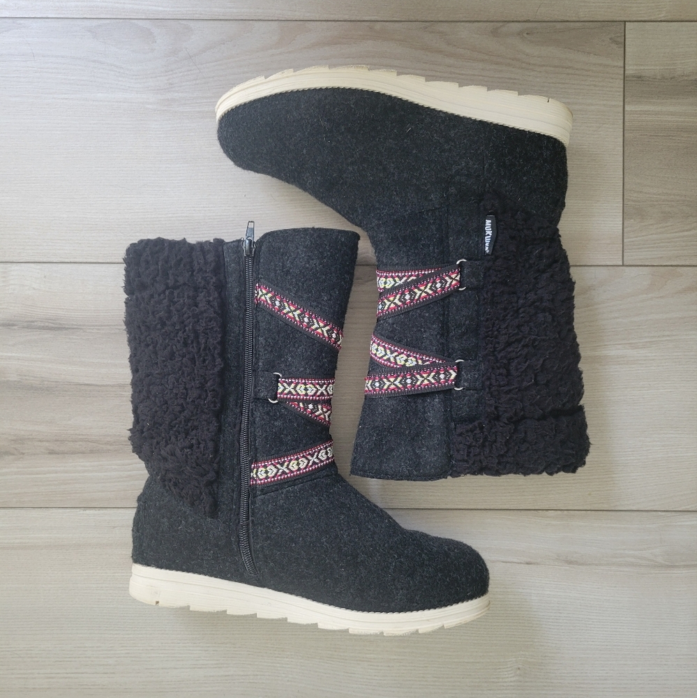 Muy Luks women's talla boots. Size 9